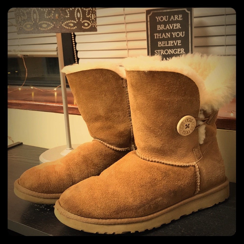 UGG - WOMENS CLASSIC BAILEY BUTTON BOOT